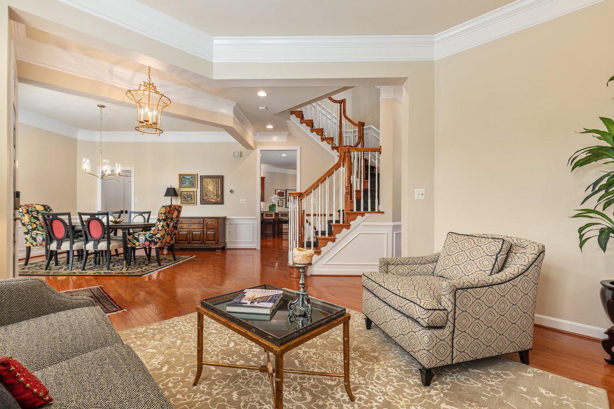 19194 Greystone Square Leesburg, VA 20176 - Photo 7 of 96 Beautiful millwork t-out main level