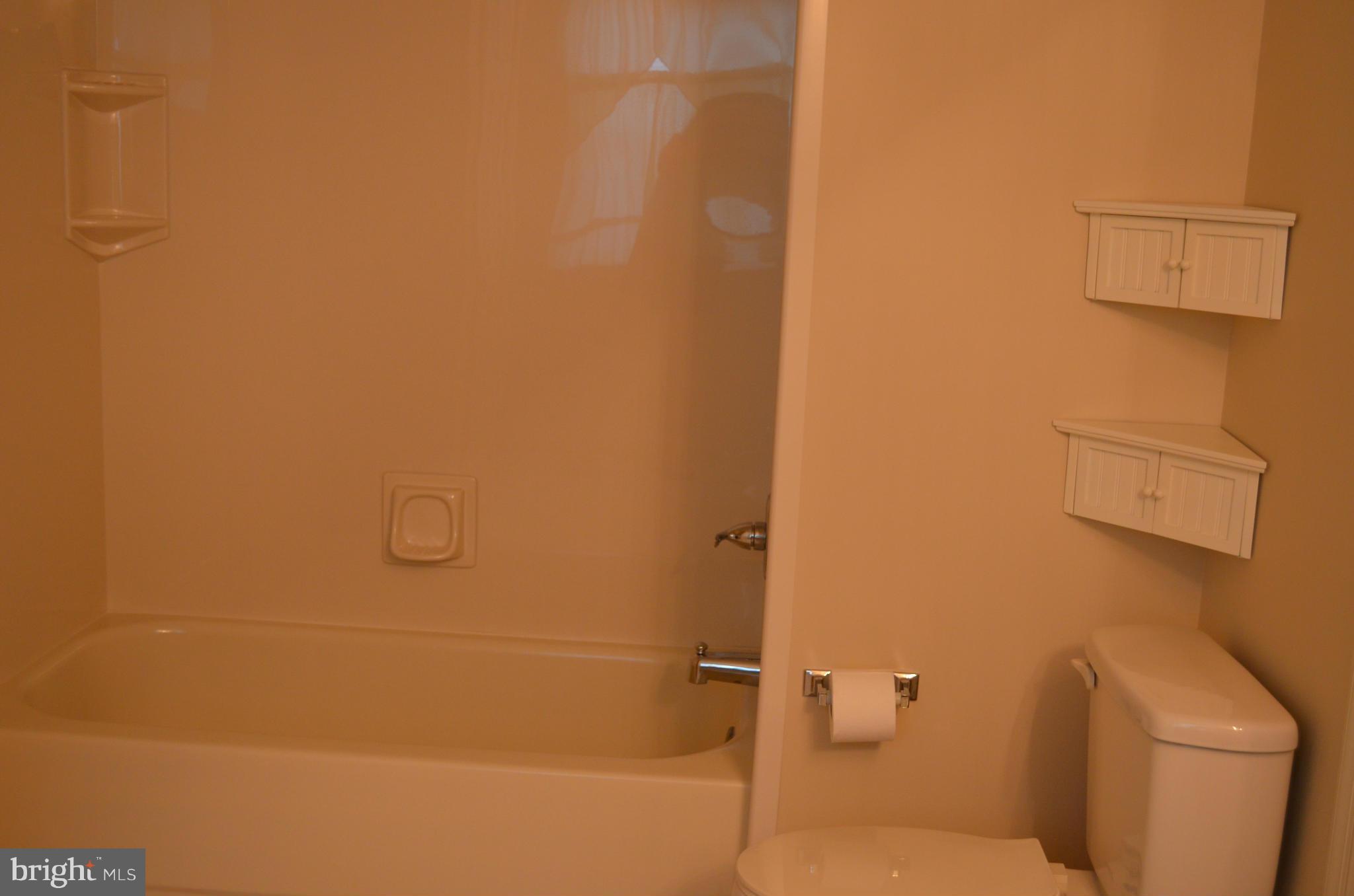 9227 Ridgefield Circle Frederick, MD 21701 - Photo 16 of 30 Bath (Master)