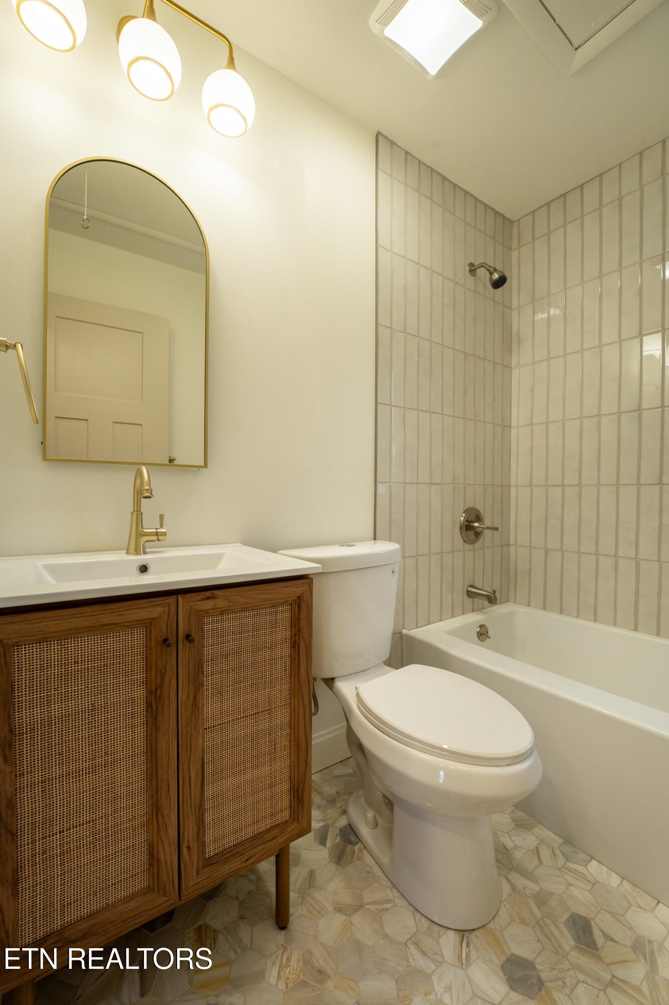 127 Tabor Road Oak Ridge, TN 37830 - Photo 12 of 33 127 Tabor Road -12