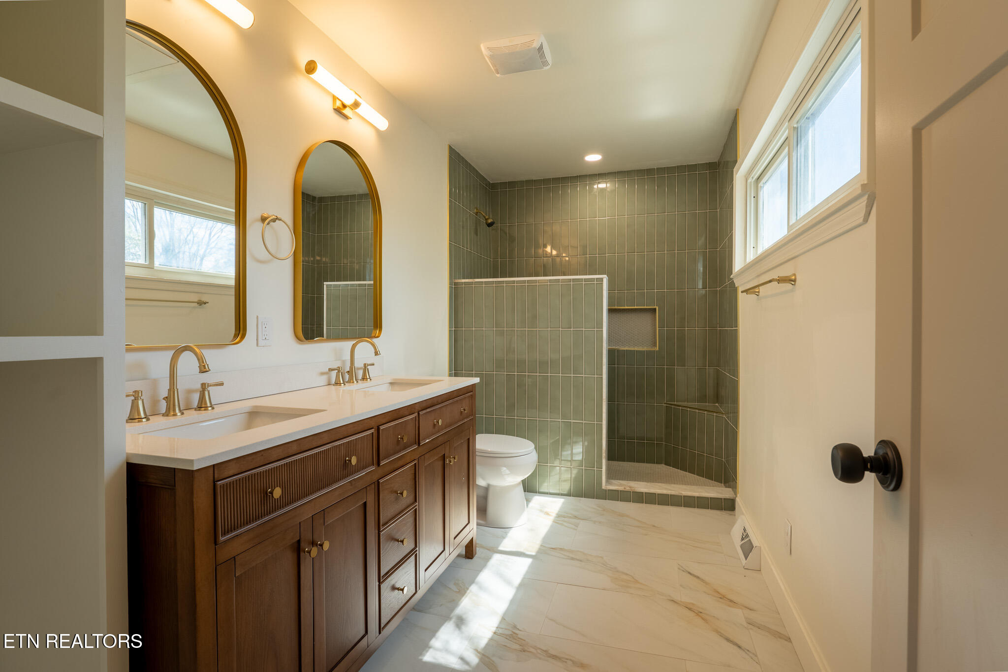 127 Tabor Road Oak Ridge, TN 37830 - Photo 15 of 33 127 Tabor Road -16