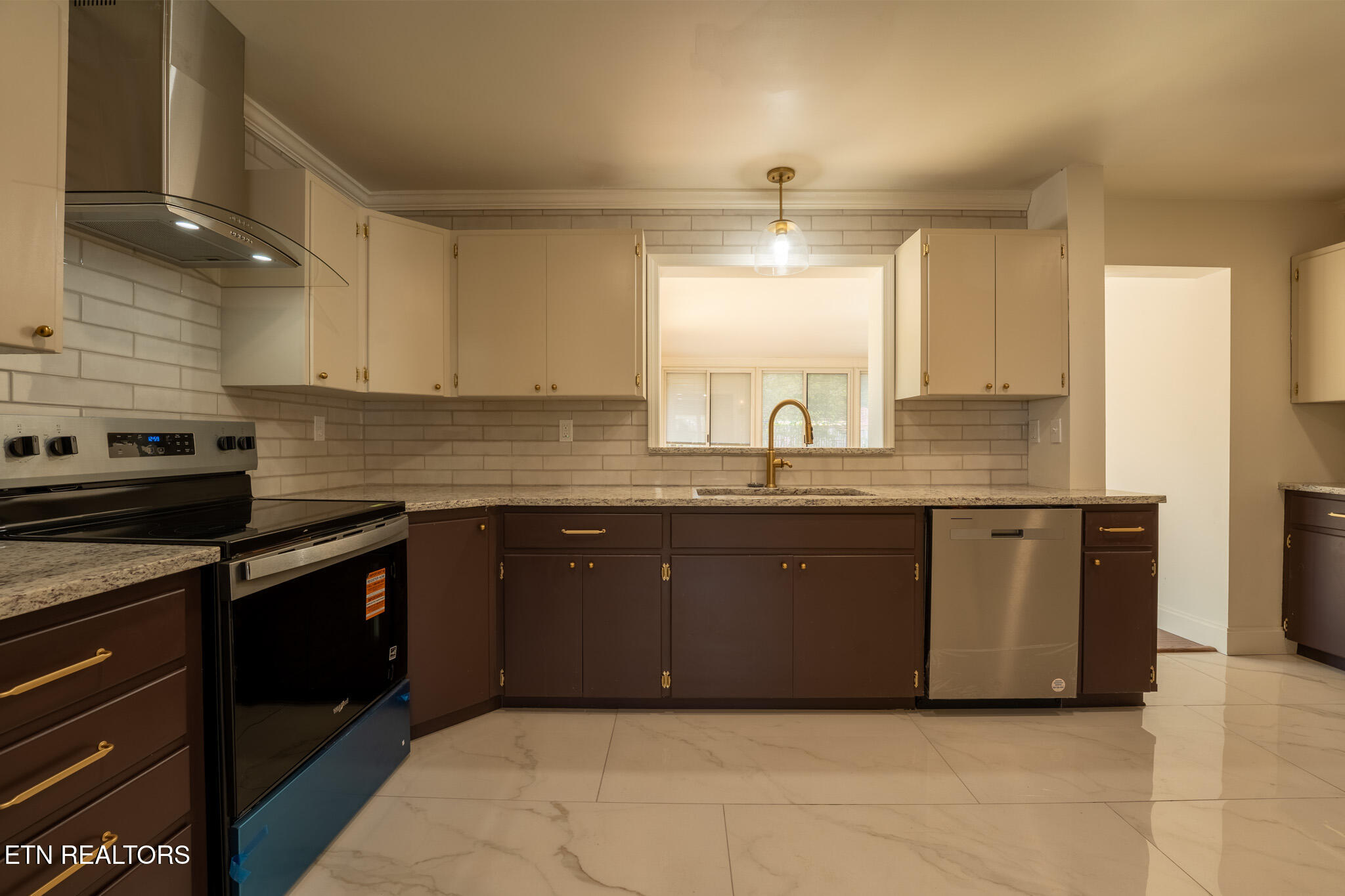 127 Tabor Road Oak Ridge, TN 37830 - Photo 19 of 33 127 Tabor Road -24