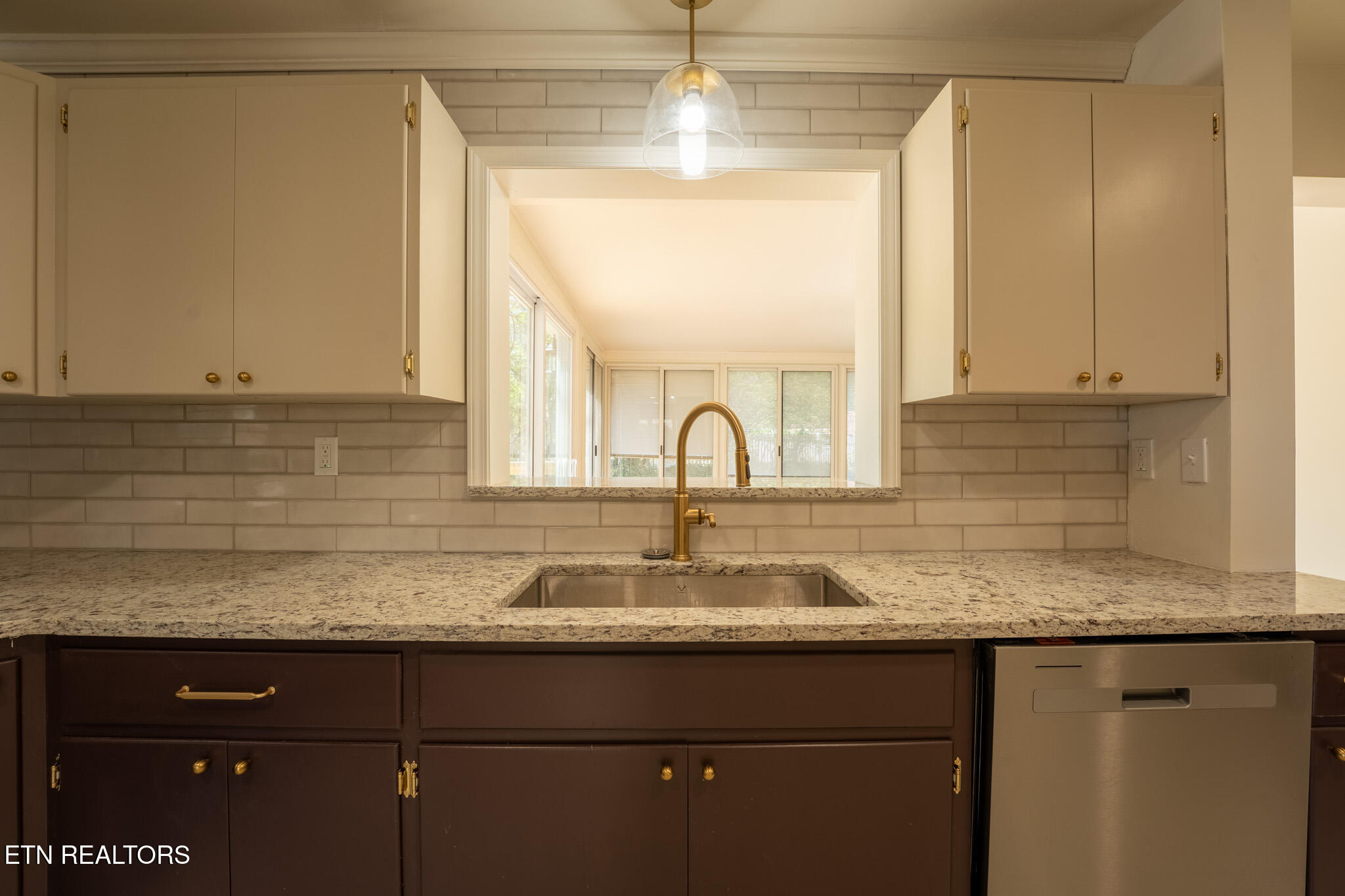 127 Tabor Road Oak Ridge, TN 37830 - Photo 22 of 33 127 Tabor Road -28