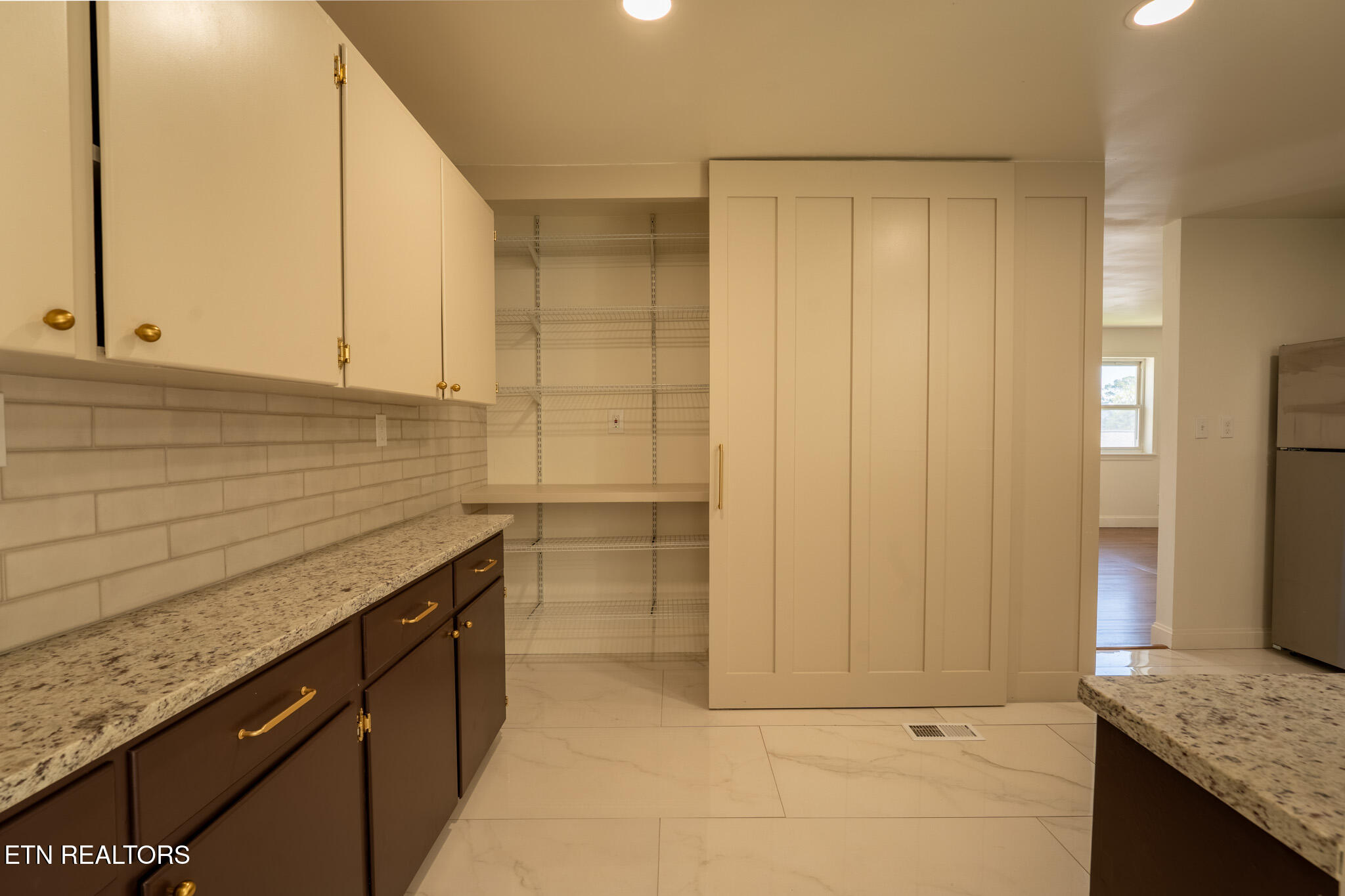 127 Tabor Road Oak Ridge, TN 37830 - Photo 24 of 33 127 Tabor Road -30