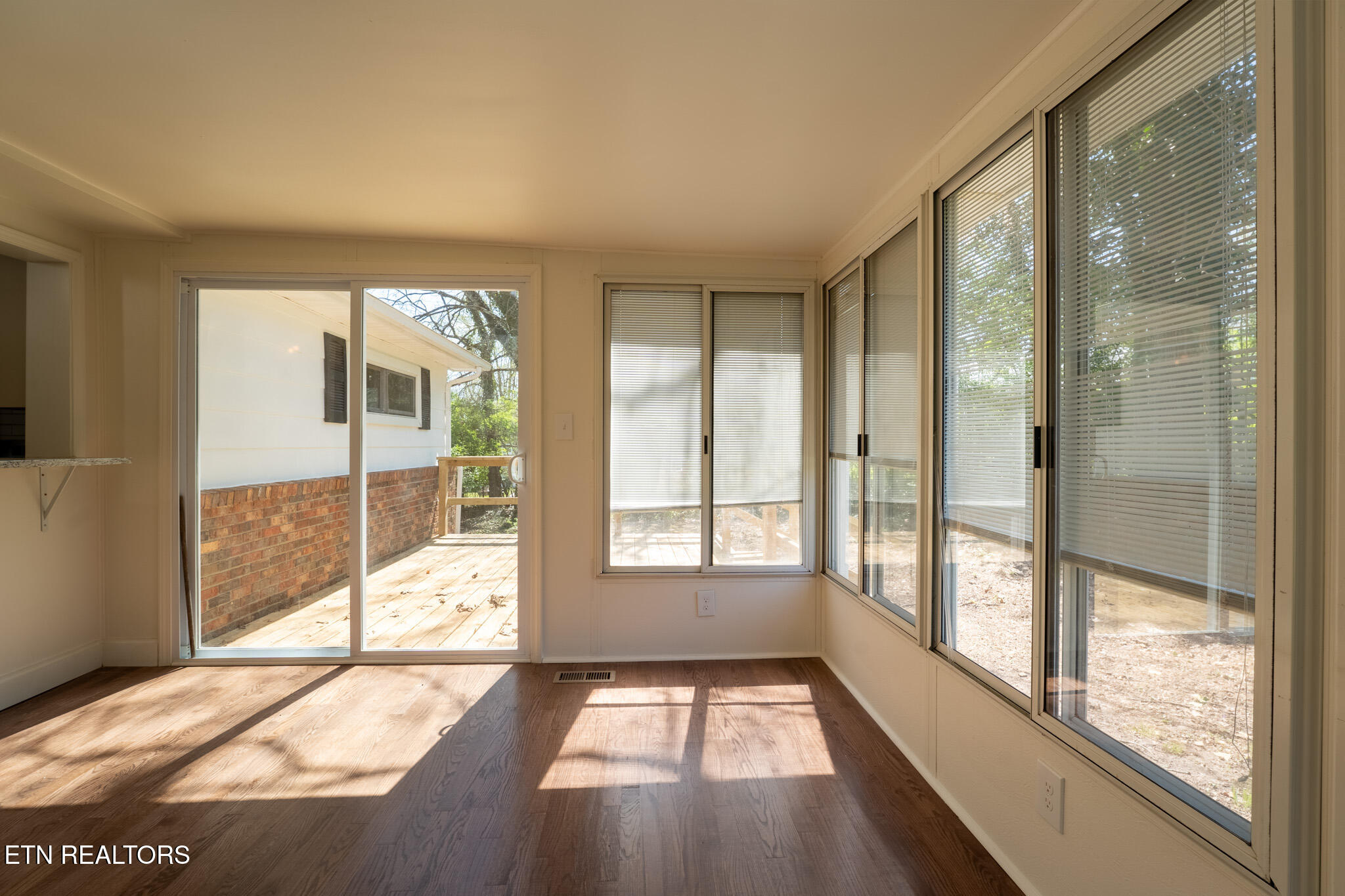 127 Tabor Road Oak Ridge, TN 37830 - Photo 26 of 33 127 Tabor Road -32