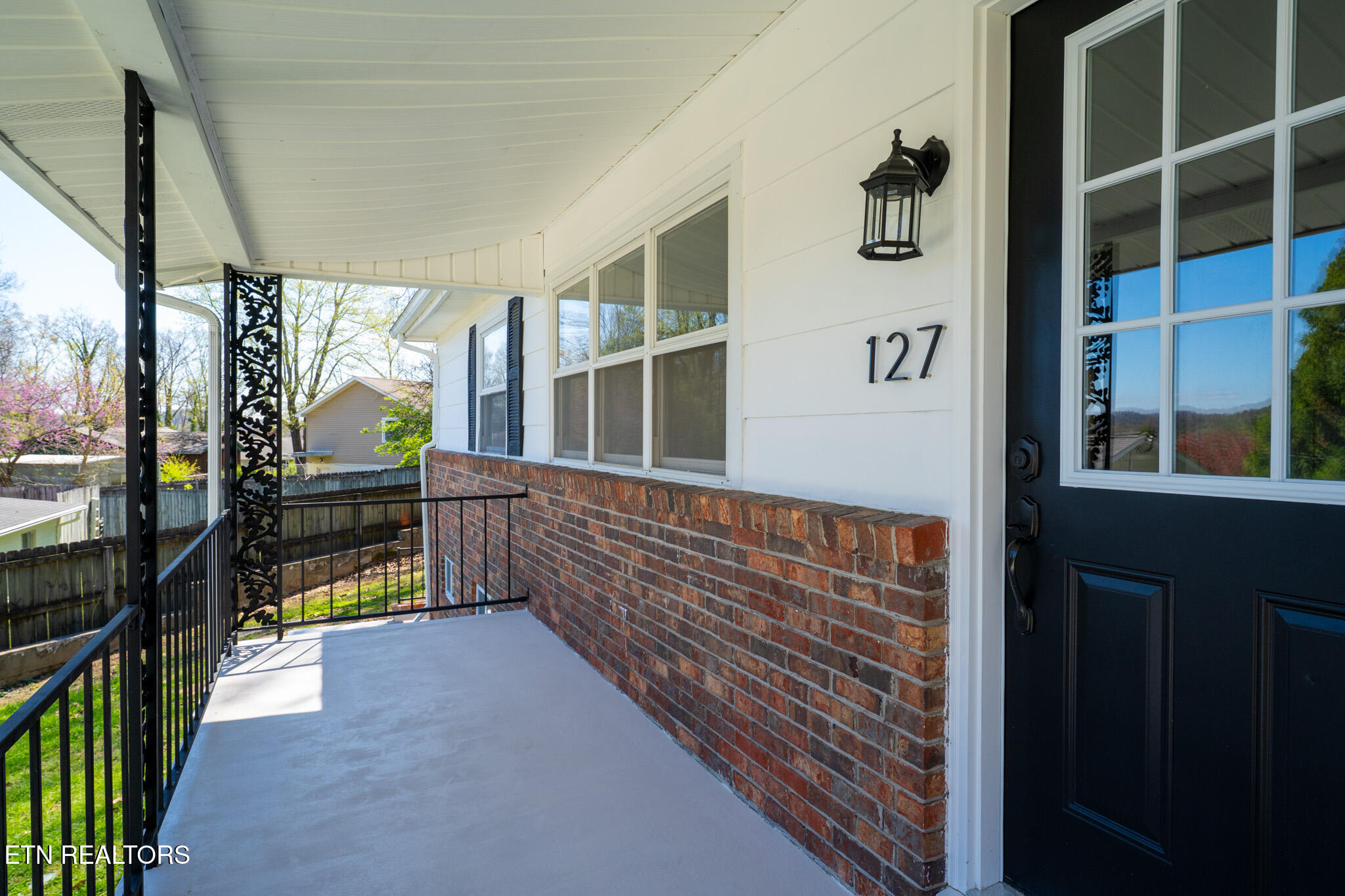 127 Tabor Road Oak Ridge, TN 37830 - Photo 4 of 33 127 Tabor Road -4