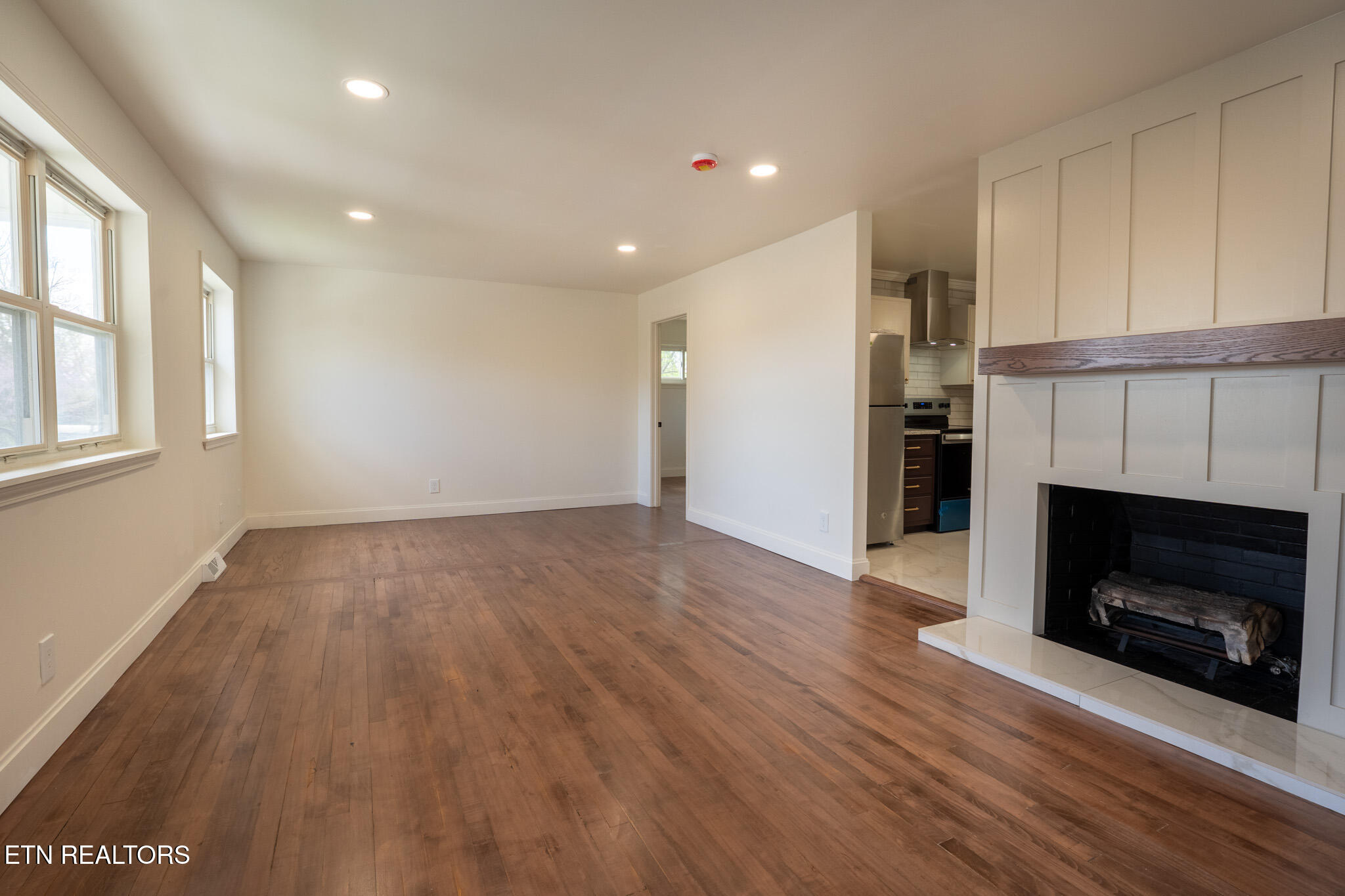 127 Tabor Road Oak Ridge, TN 37830 - Photo 5 of 33 127 Tabor Road -5