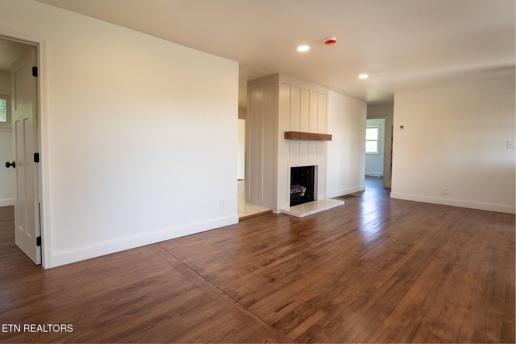 127 Tabor Road Oak Ridge, TN 37830 - Photo 6 of 33 127 Tabor Road -6