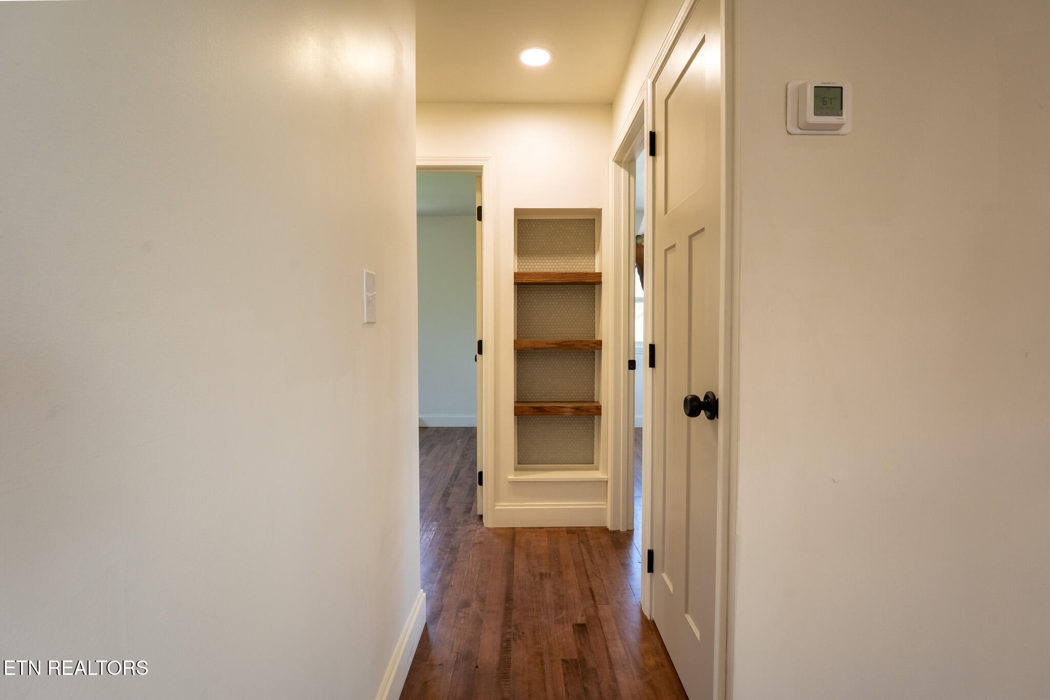 127 Tabor Road Oak Ridge, TN 37830 - Photo 7 of 33 127 Tabor Road -7