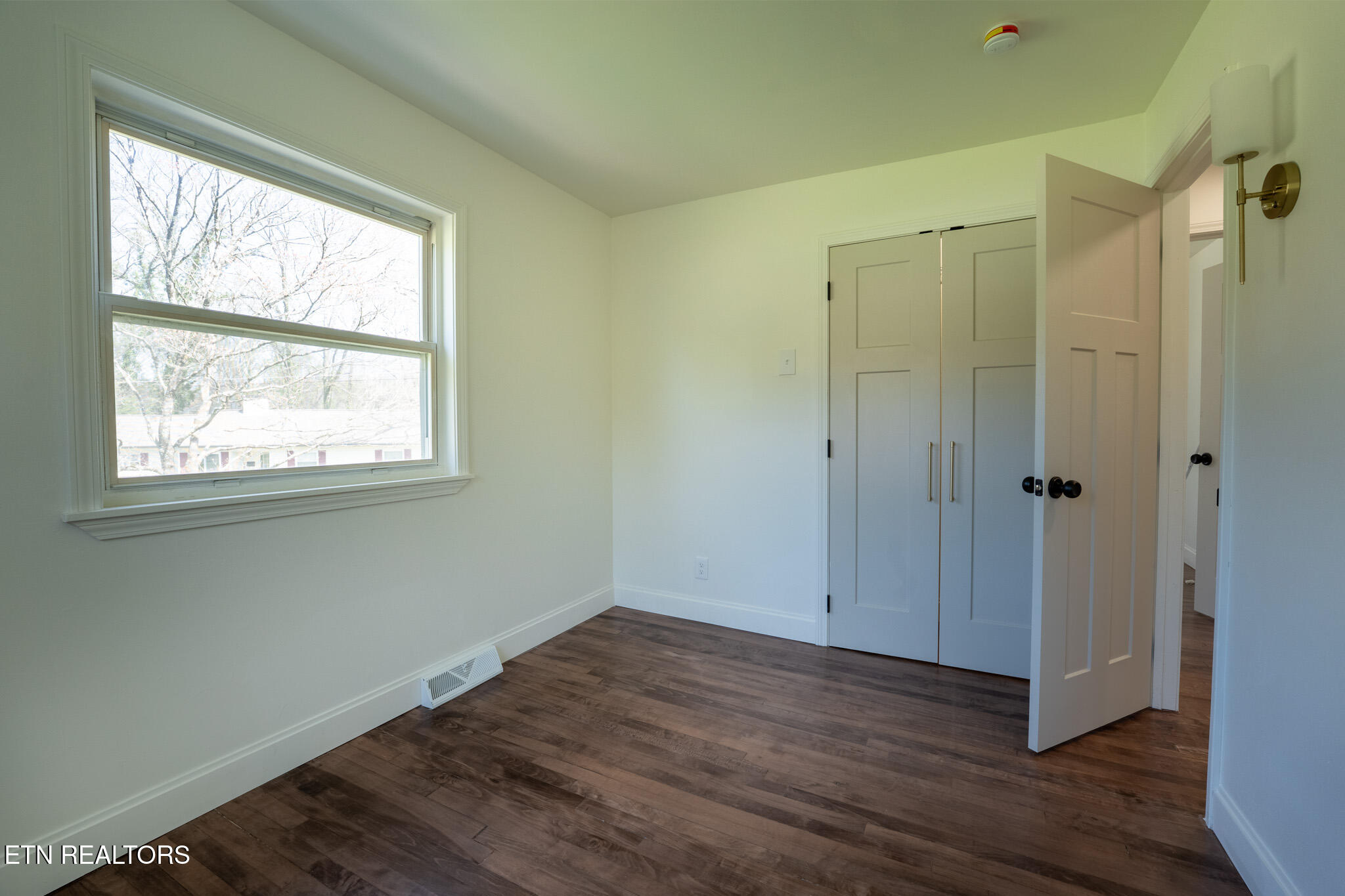 127 Tabor Road Oak Ridge, TN 37830 - Photo 9 of 33 127 Tabor Road -9