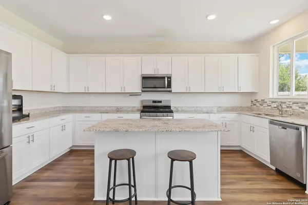 $2,250 | 13123 Sendero Roble, San Antonio, TX 78253