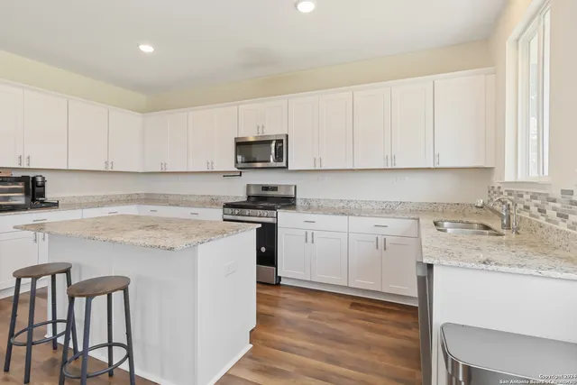 $2,250 | 13123 Sendero Roble, San Antonio, TX 78253