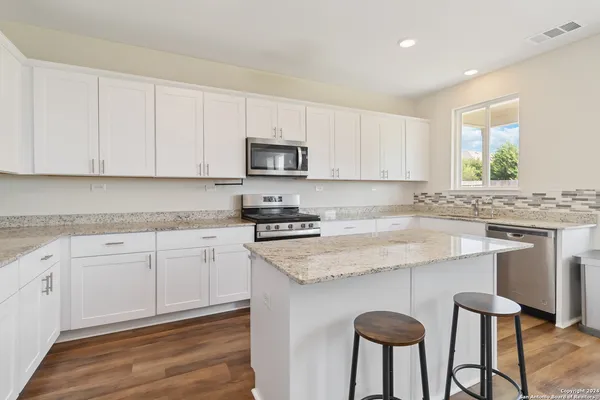 $2,250 | 13123 Sendero Roble, San Antonio, TX 78253