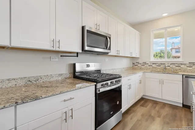 $2,250 | 13123 Sendero Roble, San Antonio, TX 78253