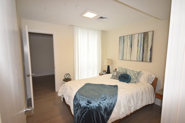 $1,200,000 | 121 Portland Street, Unit 906, Boston, MA 02114