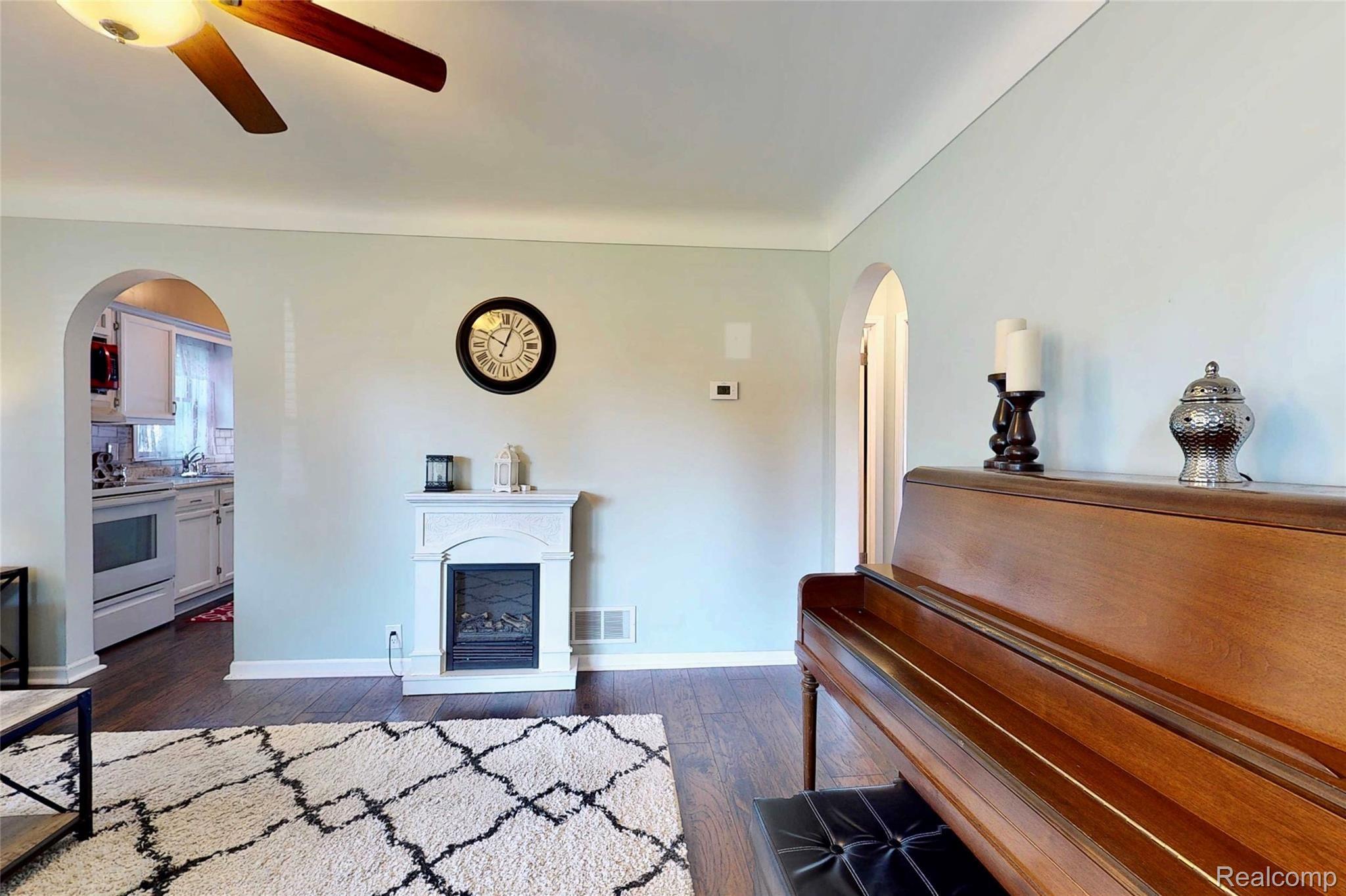 1484 Belsay Road Burton, MI 48509 - Photo 13 of 44 5C60D935-5C09-4CAA-92FB-29B35CAA35E5_1_201_a.jpeg