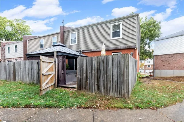 $215,000 | 3725 Northeast Colonial Drive, Lee's Summit, MO 64064