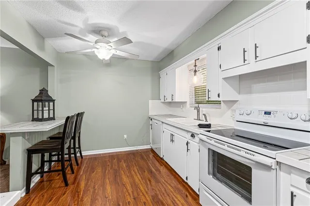 $215,000 | 3725 Northeast Colonial Drive, Lee's Summit, MO 64064