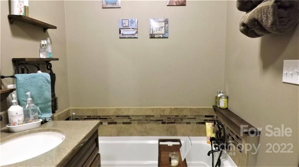 152 Elm Road Blacksburg, SC 29702 - Photo 14 of 29 Gallery Image 14