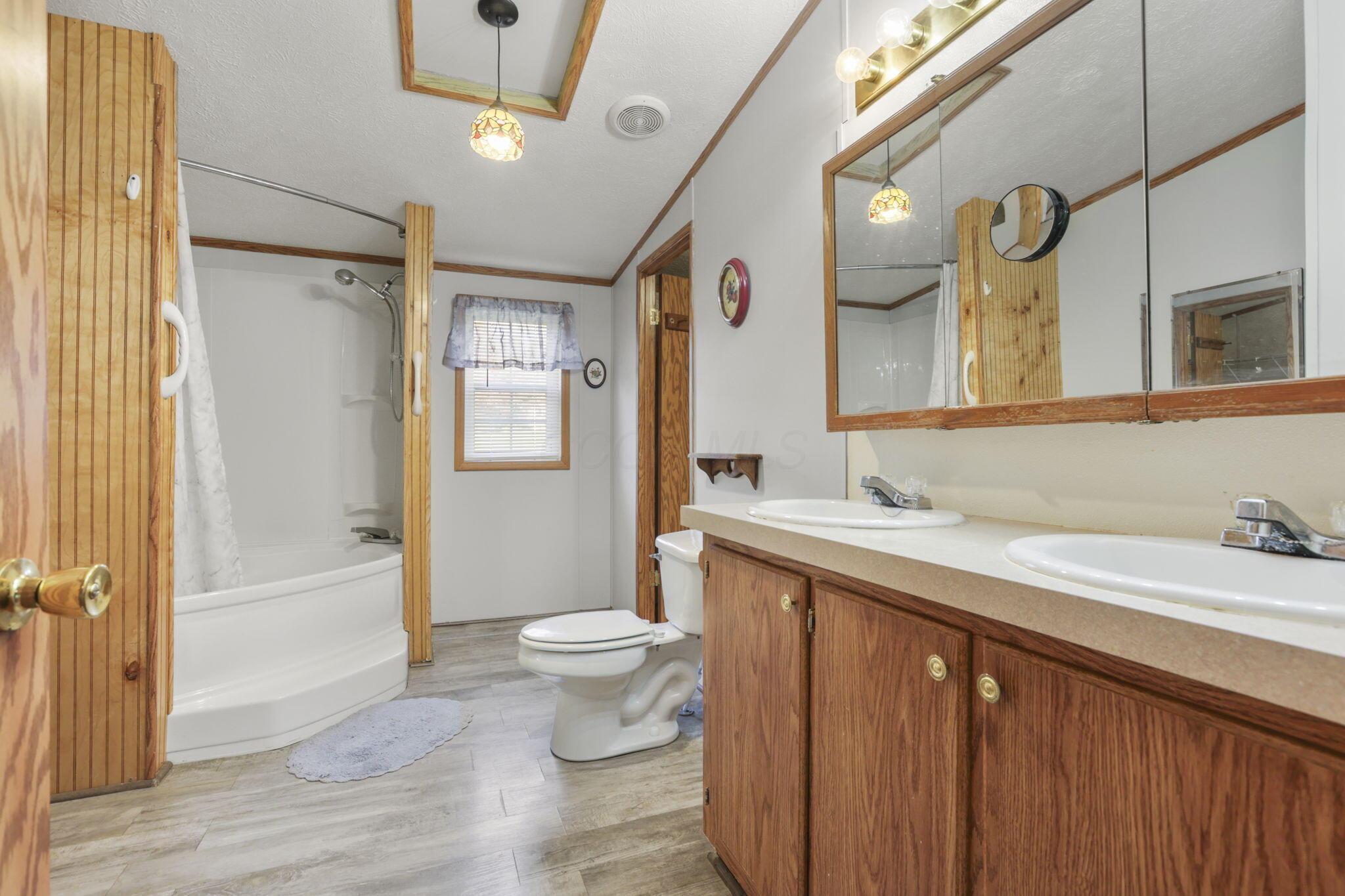 2782 James Road Granville, OH 43023 - Photo 30 of 42 Primary bath