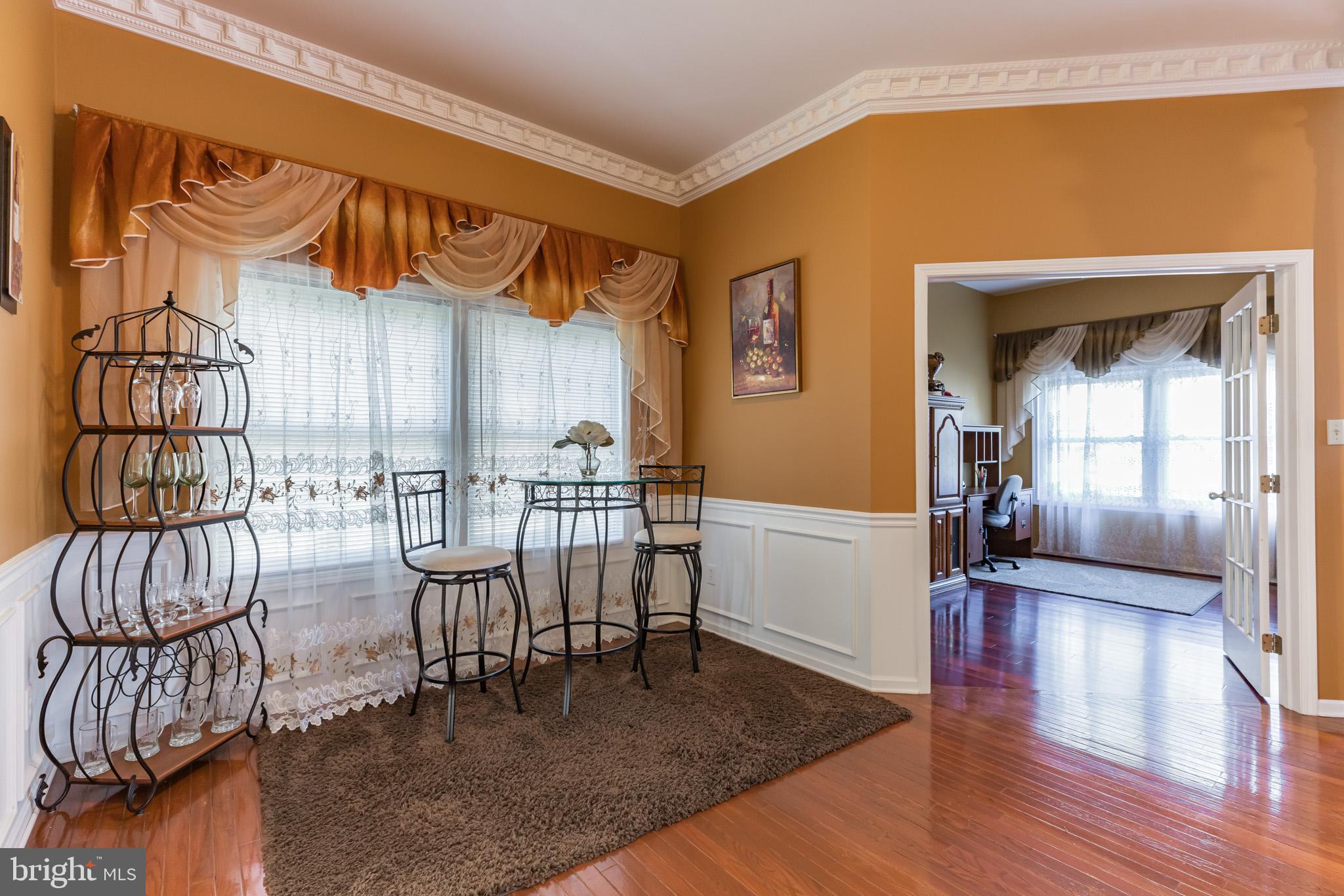 118 Dixontown Road Medford, NJ 08055 - Photo 14 of 44 Cocktail area on main floor