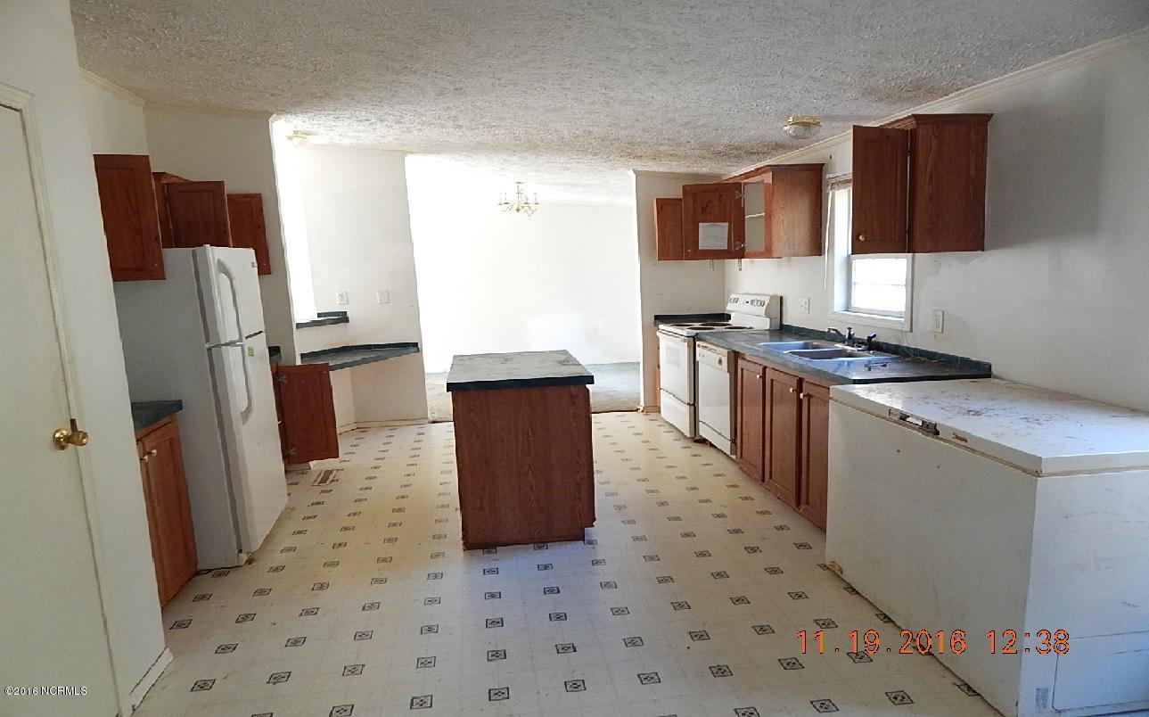 330 State Road Washington, NC 27889 - Photo 3 of 12 Kitchen
