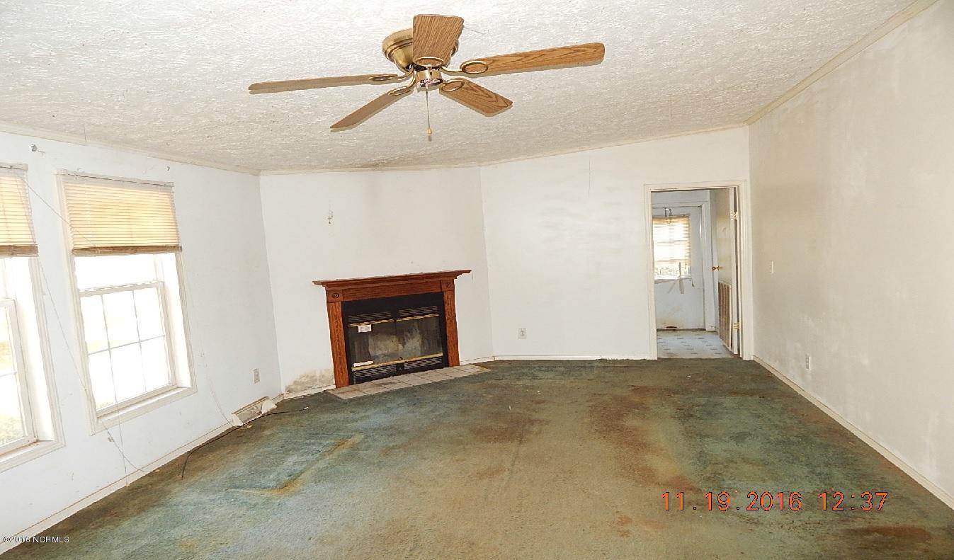330 State Road Washington, NC 27889 - Photo 6 of 12 Den
