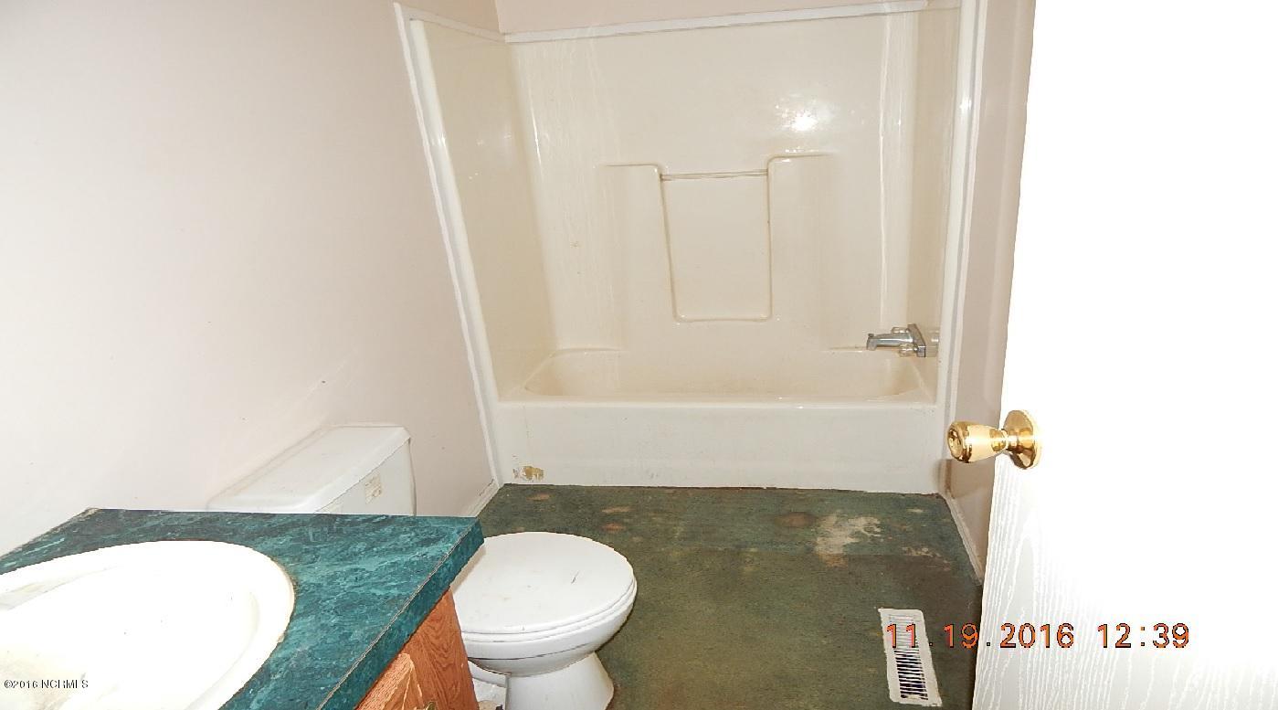 330 State Road Washington, NC 27889 - Photo 8 of 12 Bathroom 2