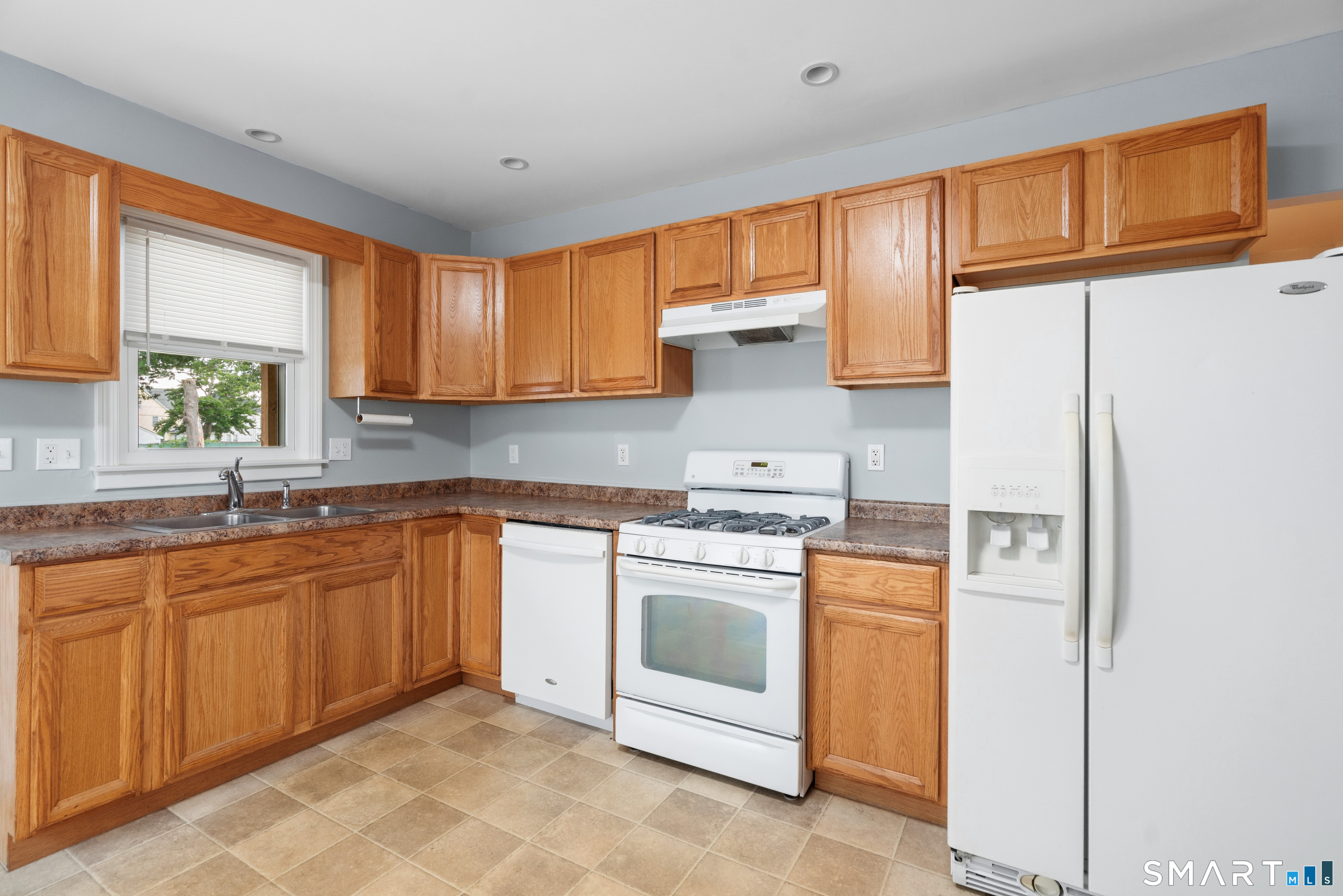 15 Summit Street Manchester, CT 06040 - Photo 11 of 34 Gallery Image 11
