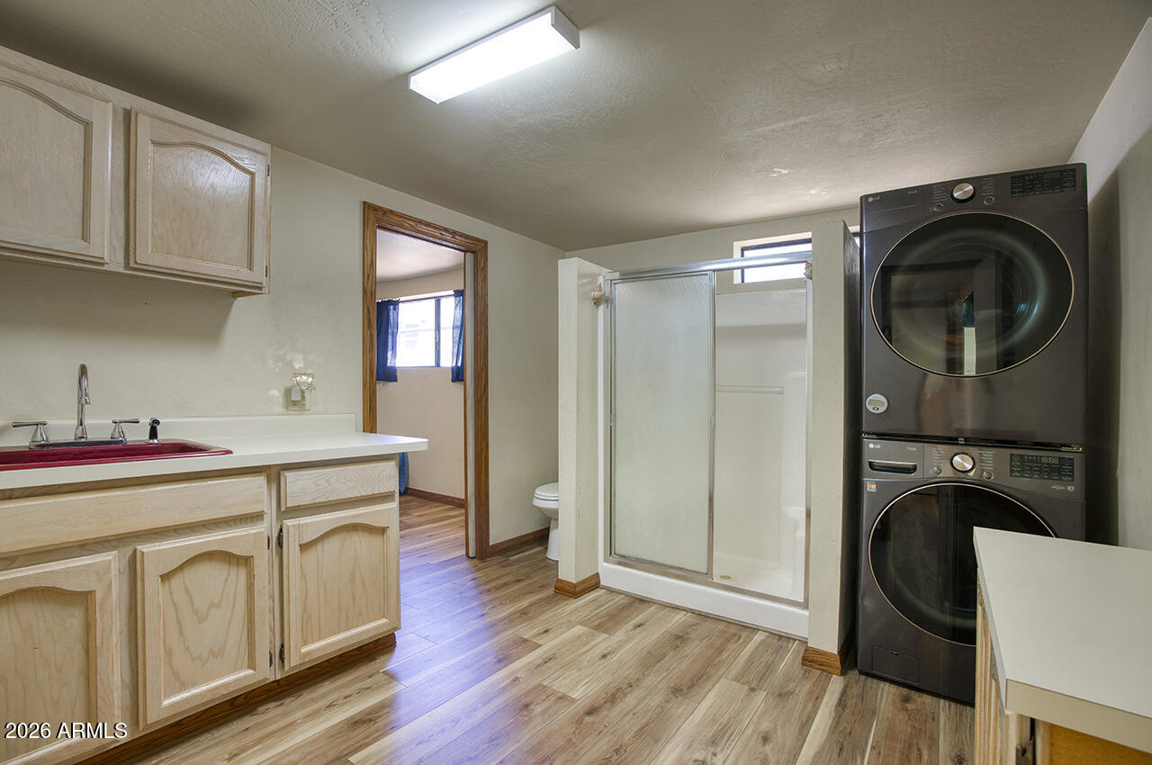 387 West Columbine Road Payson, AZ 85541 - Photo 24 of 40 Bathroom & Stacked Laundry