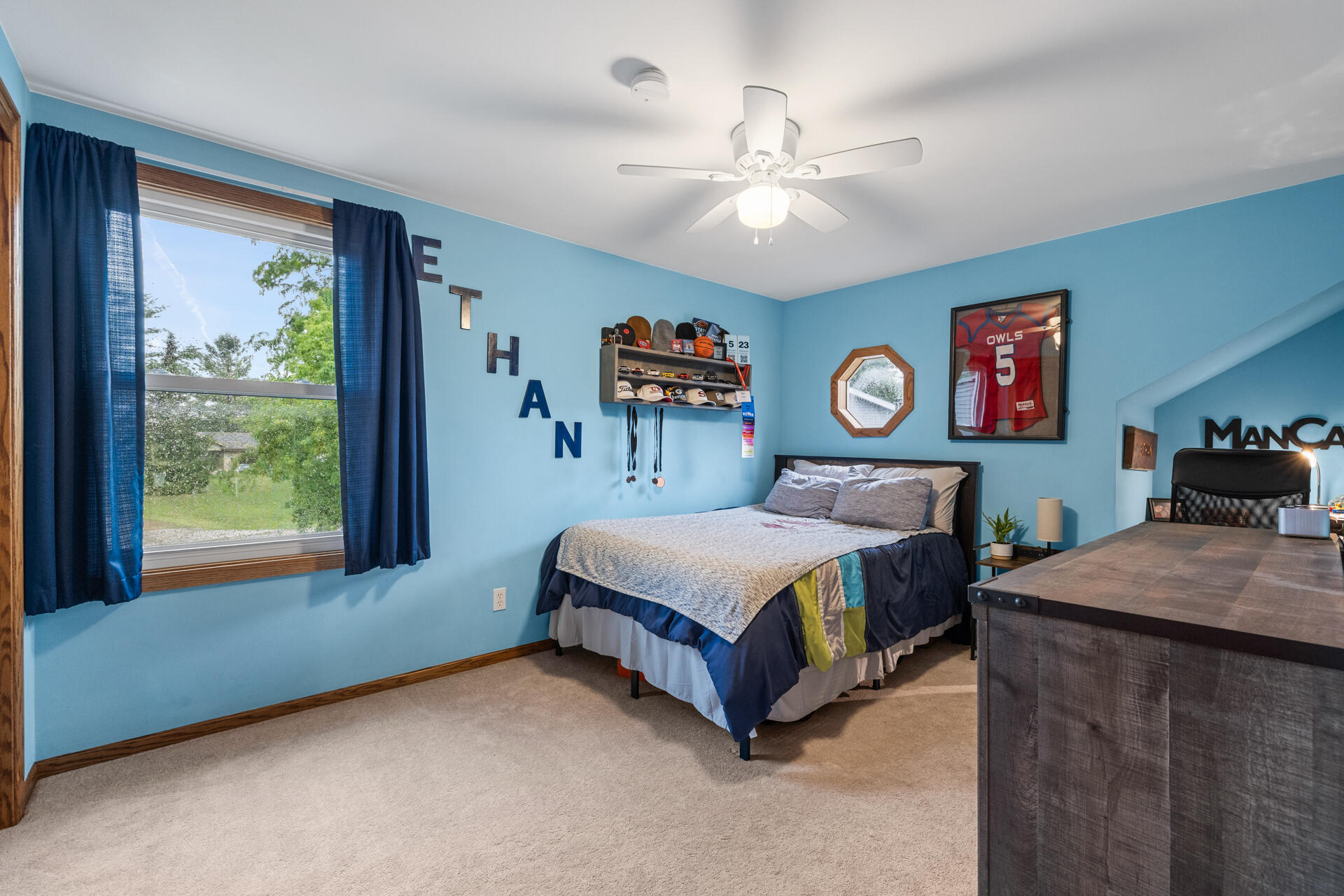 3960 Kings Way Slinger, WI 53086 - Photo 21 of 27 Bedroom 3