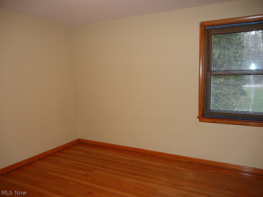 1189 Oakes Road Broadview Heights, OH 44147 - Photo 9 of 19 One of the 3 bedrooms, all with hardwood floors, and all with neutral decor!