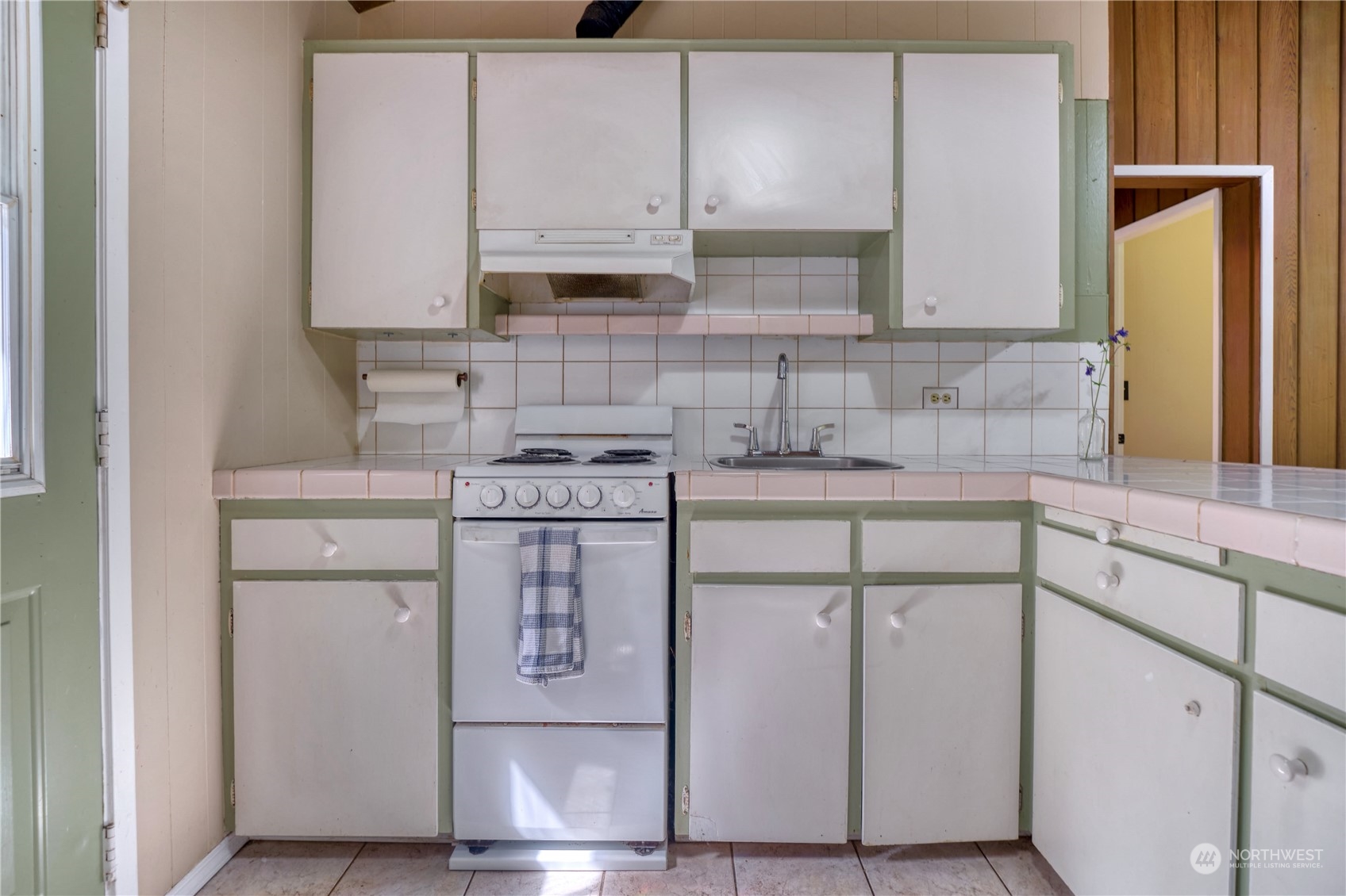 323 Mill Road Point Roberts, WA 98281 - Photo 6 of 26 a kitchen with appliances cabinets and a sink
