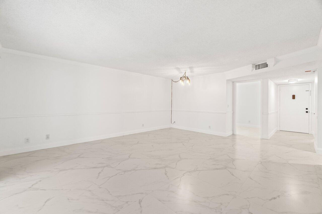 22615 Southwest 66th Avenue, Unit 310 Boca Raton, FL 33428 - Photo 3 of 28 Living Room