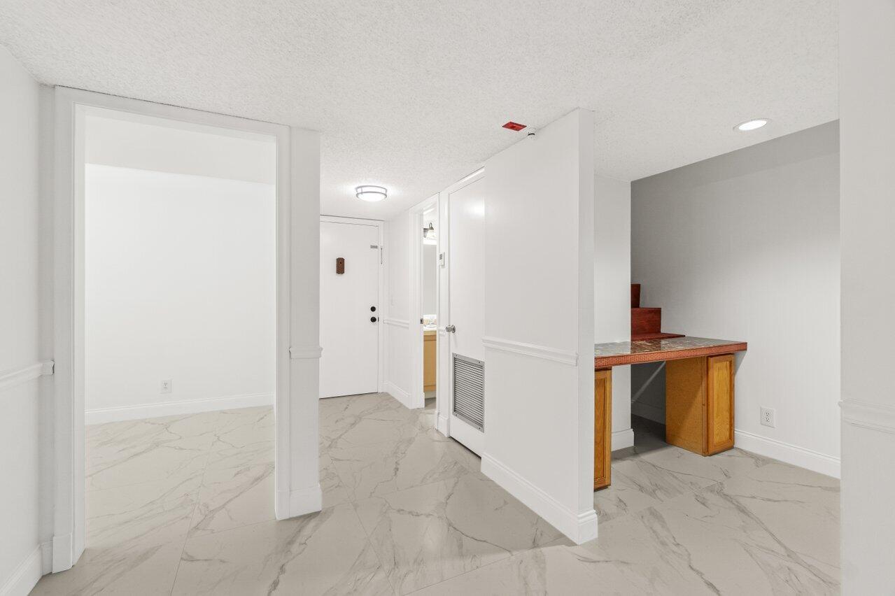 22615 Southwest 66th Avenue, Unit 310 Boca Raton, FL 33428 - Photo 5 of 28 Foyer