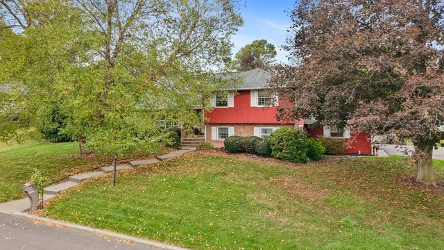 $300,000 | 10 Canterbury Drive, Endicott, NY 13760