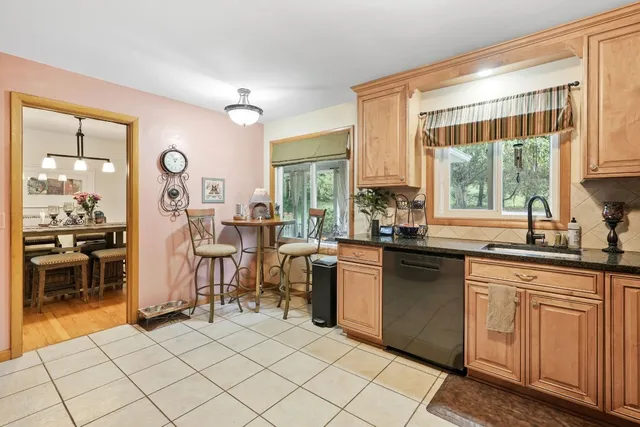 $300,000 | 10 Canterbury Drive, Endicott, NY 13760