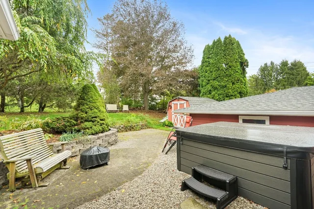 $300,000 | 10 Canterbury Drive, Endicott, NY 13760