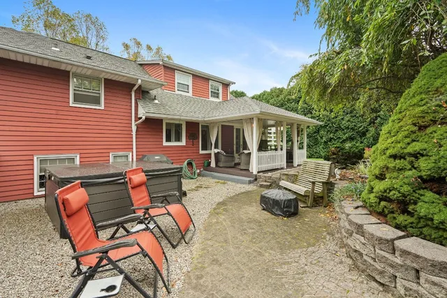 $300,000 | 10 Canterbury Drive, Endicott, NY 13760