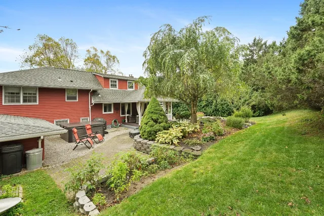 $300,000 | 10 Canterbury Drive, Endicott, NY 13760