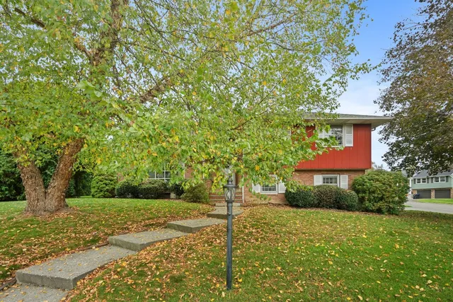 $300,000 | 10 Canterbury Drive, Endicott, NY 13760