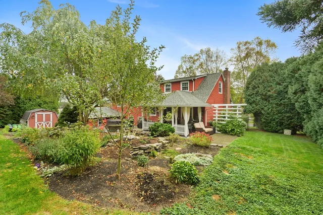 $300,000 | 10 Canterbury Drive, Endicott, NY 13760