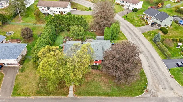 $300,000 | 10 Canterbury Drive, Endicott, NY 13760