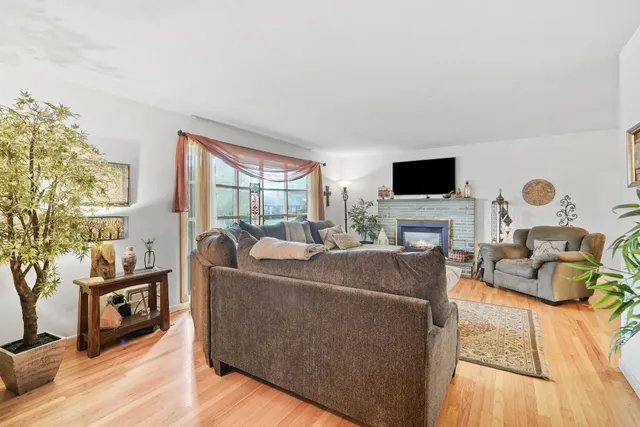 $300,000 | 10 Canterbury Drive, Endicott, NY 13760