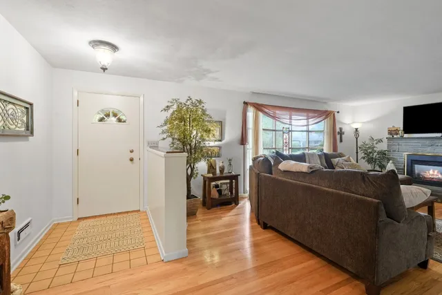 $300,000 | 10 Canterbury Drive, Endicott, NY 13760