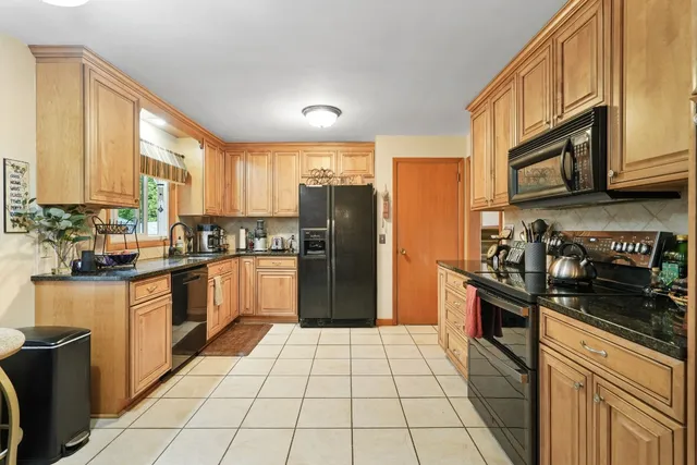 $300,000 | 10 Canterbury Drive, Endicott, NY 13760