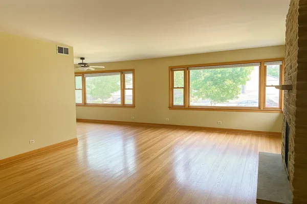 $2,900 | 7935 Karlov Avenue, Unit A, Skokie, IL 60076