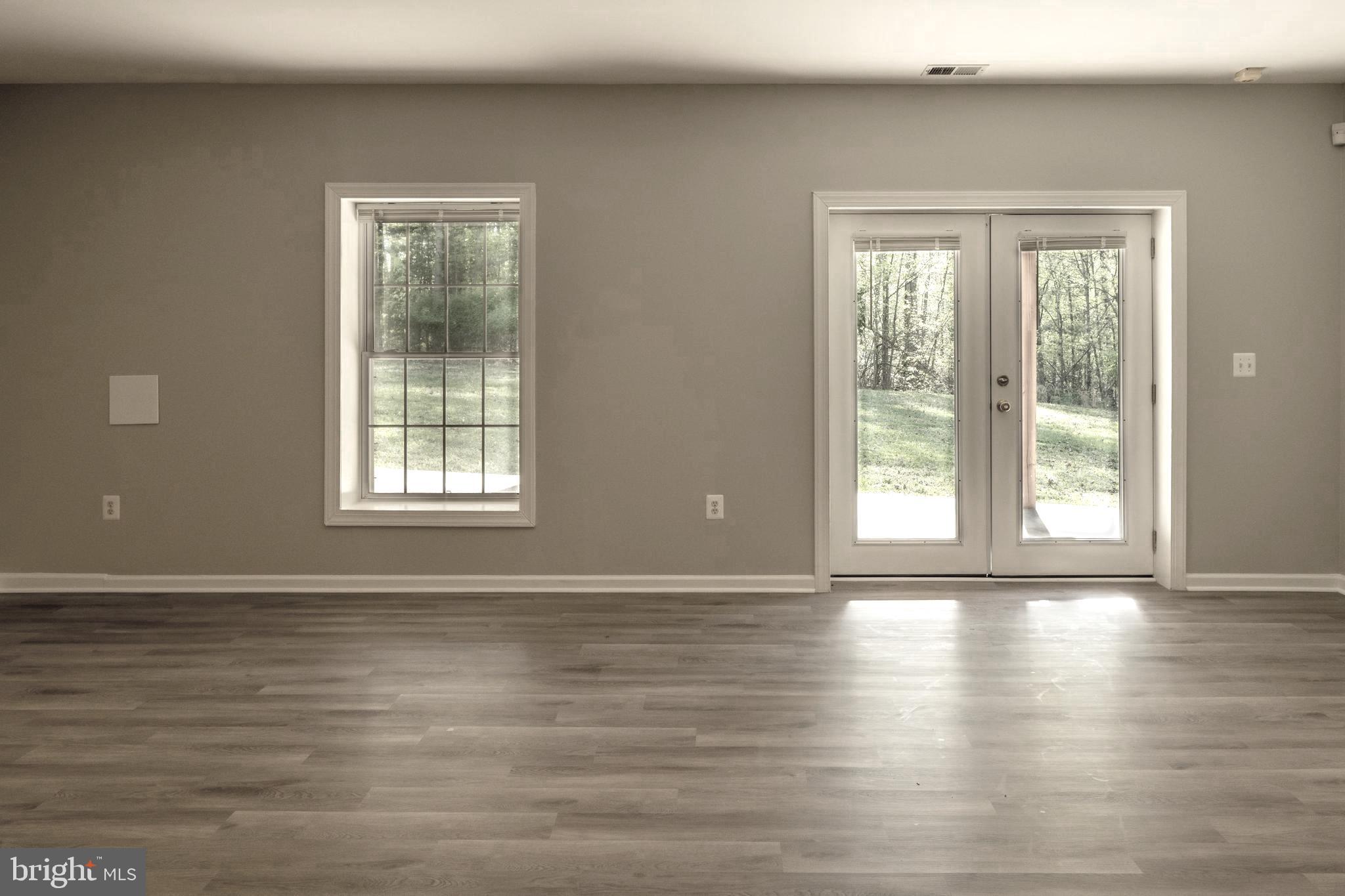 12626 Kahns Road, Unit B Manassas, VA 20112 - Photo 3 of 19 Lots of Light