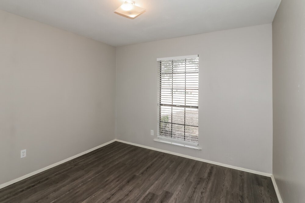 5011 Ridge Manor Drive Houston, TX 77053 - Photo 13 of 16