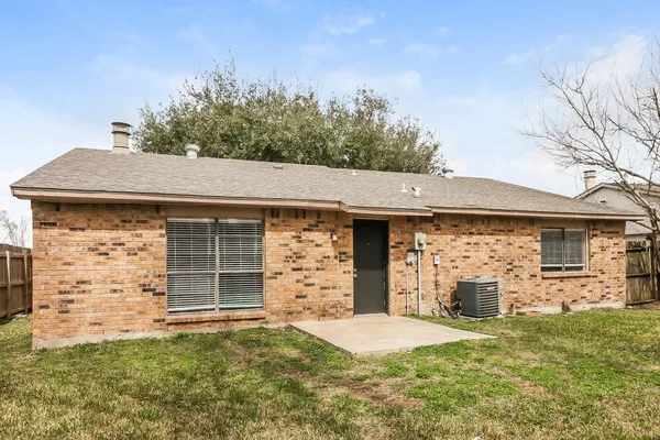 $1,795 | 5011 Ridge Manor Drive, Houston, TX 77053