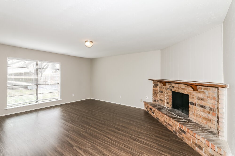 5011 Ridge Manor Drive Houston, TX 77053 - Photo 3 of 16